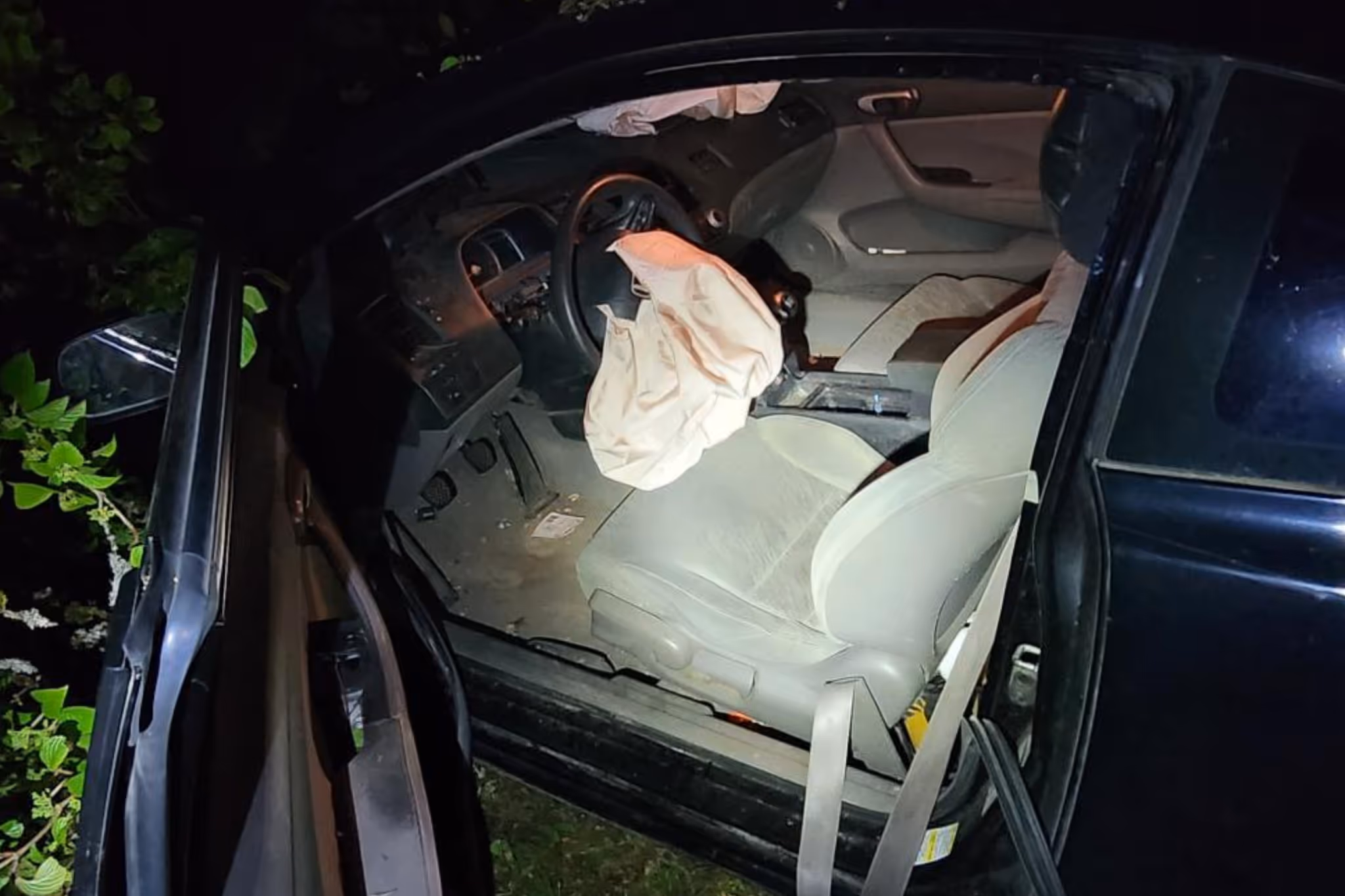 波莫迪发生奇怪车祸，车厢内人数超出座位