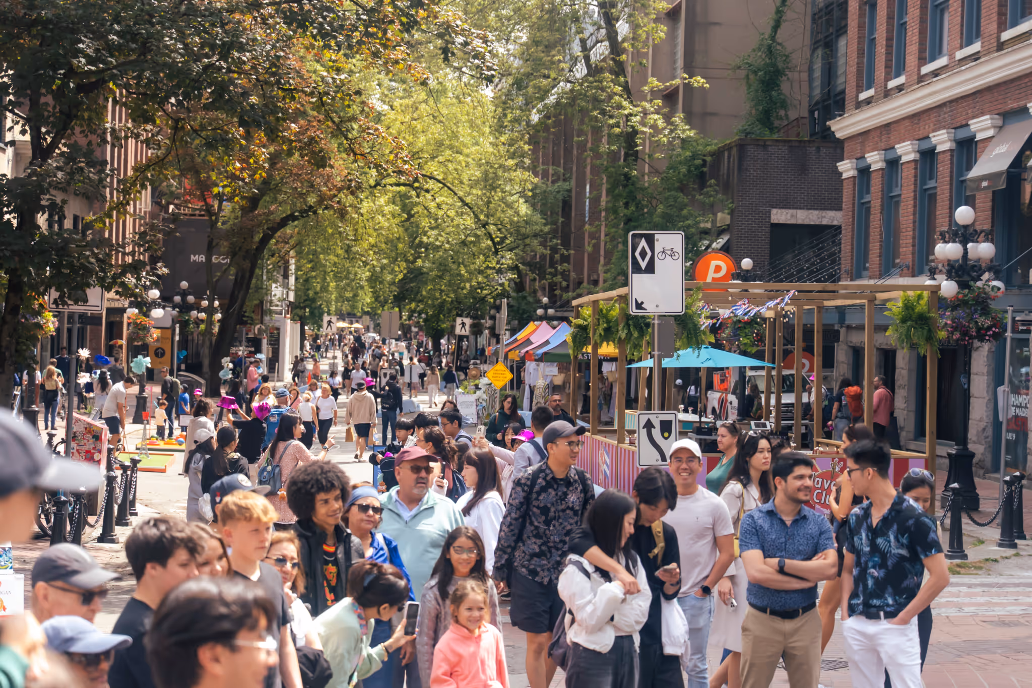 加拿大温哥华盖斯镇周日步行街区将每年夏季回归