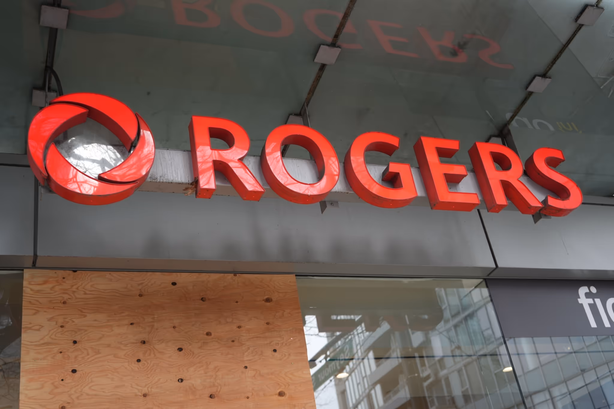 Rogers gets warning over new fees after CRTC ban takes effect