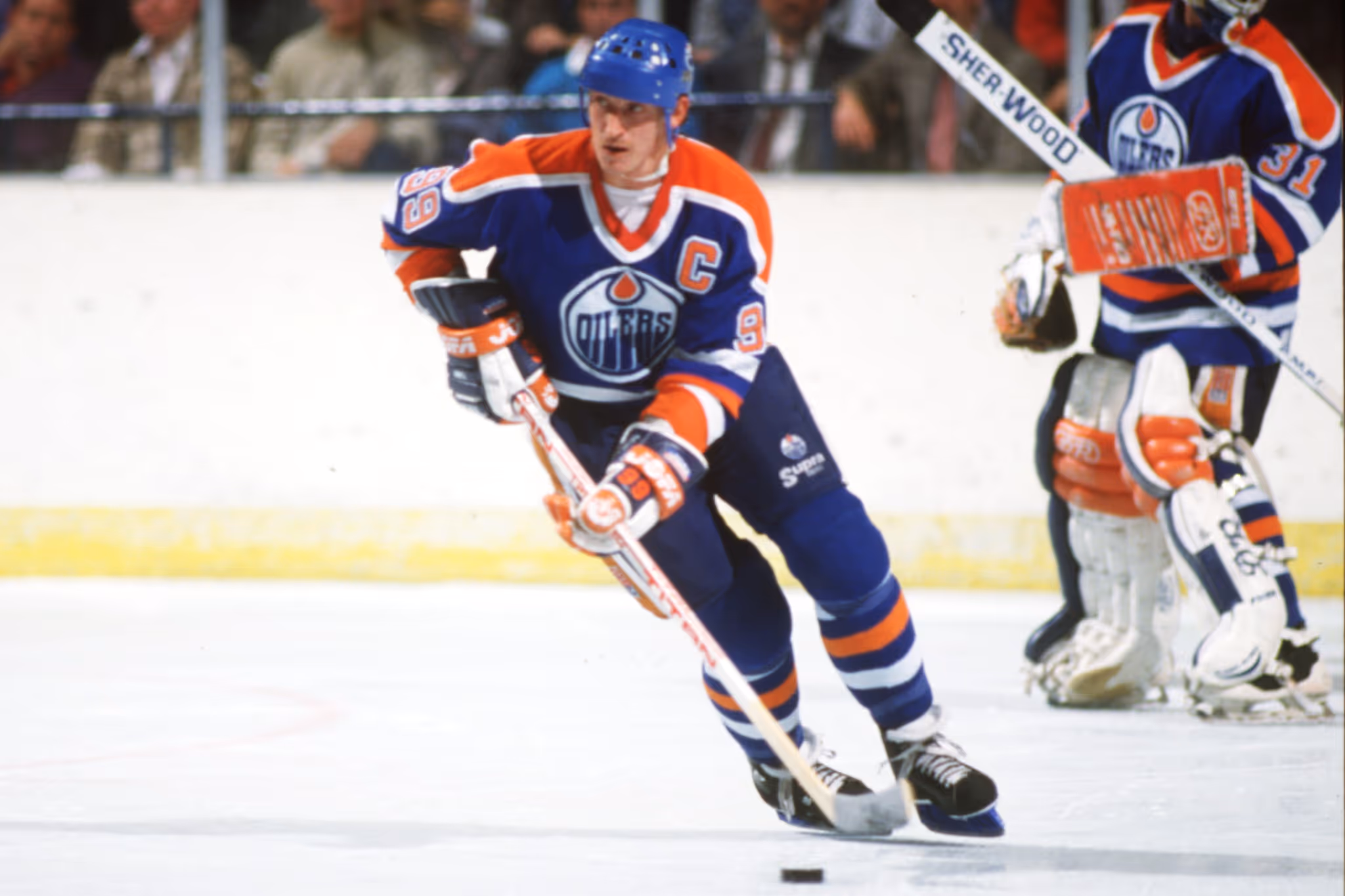 One of Gretzky's Edmonton Oilers jerseys just sold for record-breaking amount