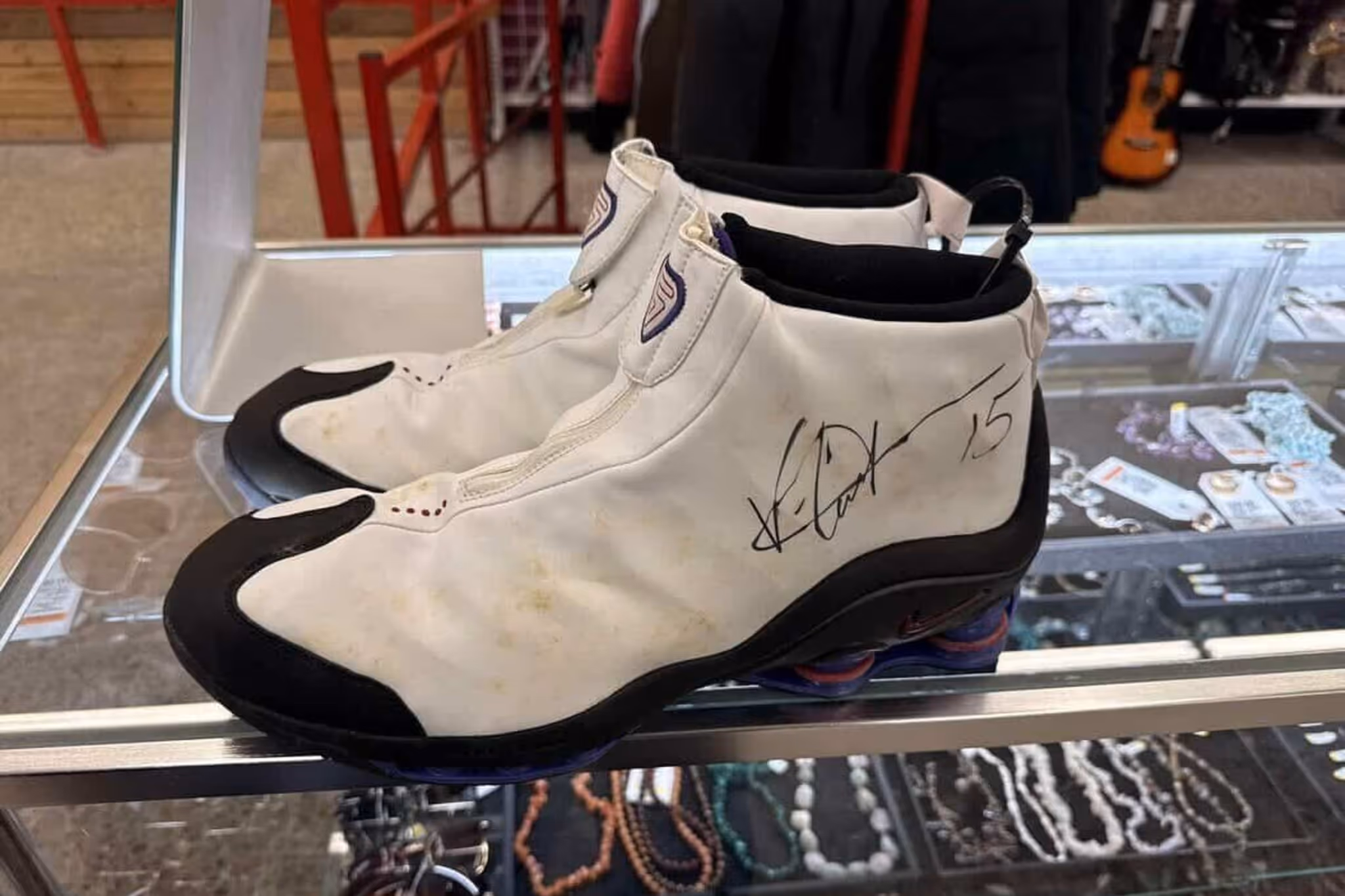 Thrifter finds shoes signed by Toronto Raptors legend at Value Village for $79