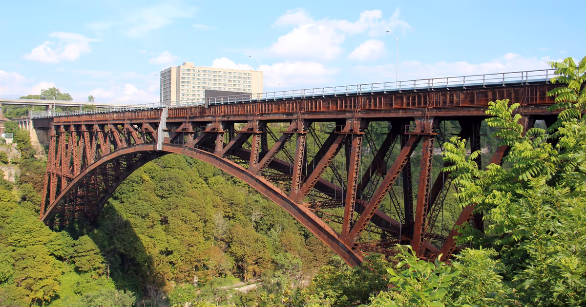 Century-old Ontario-U.S. border bridge has sat abandoned for 25 years