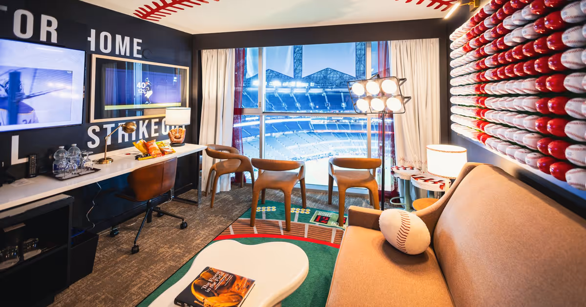 What it's like to spend game night at the hotel inside Toronto's Rogers Centre