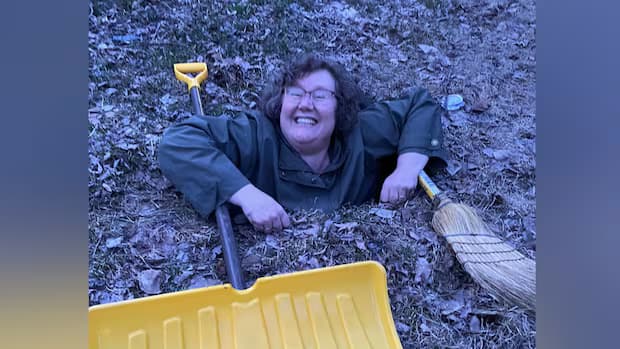 Winnipeg woman plunges into large hole in city boulevard