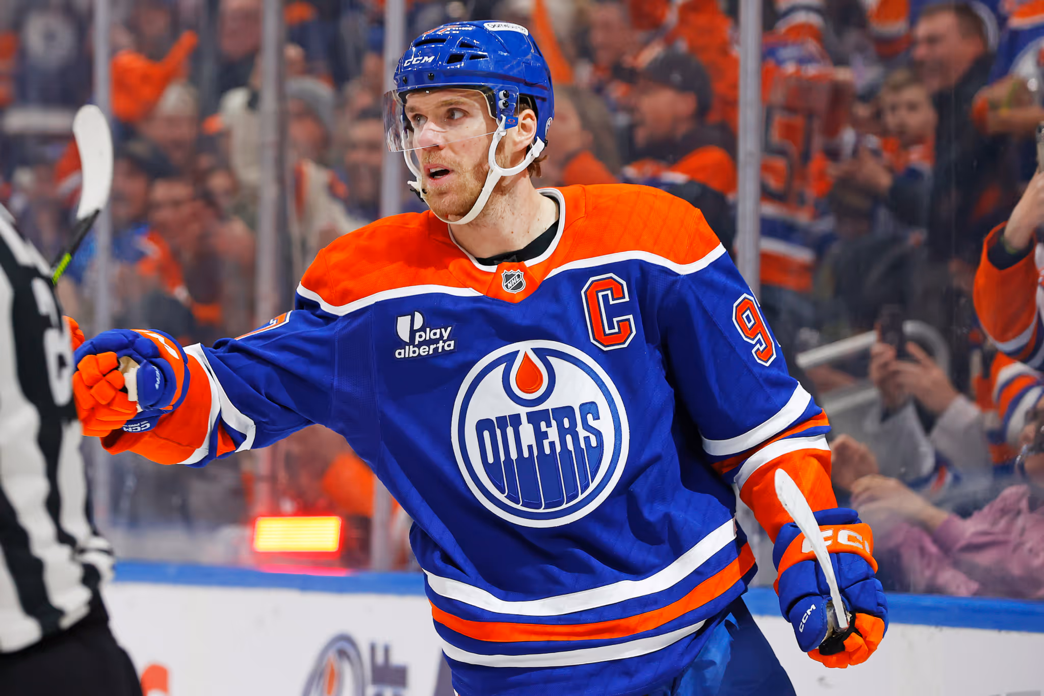 McDavid was baffled before being surprised with NHL award while golfing