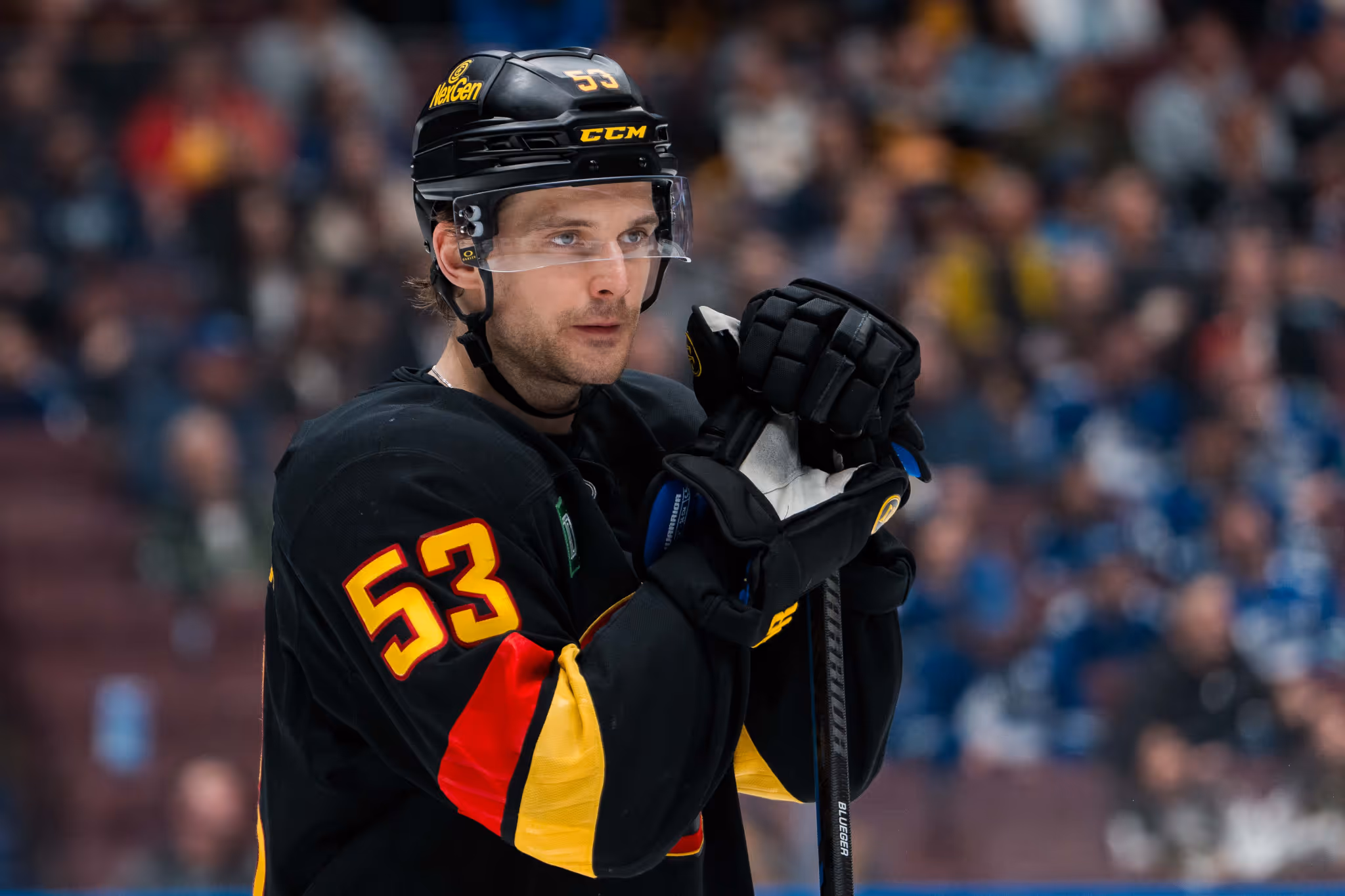 Canucks lose Teddy Blueger to another team in free agency