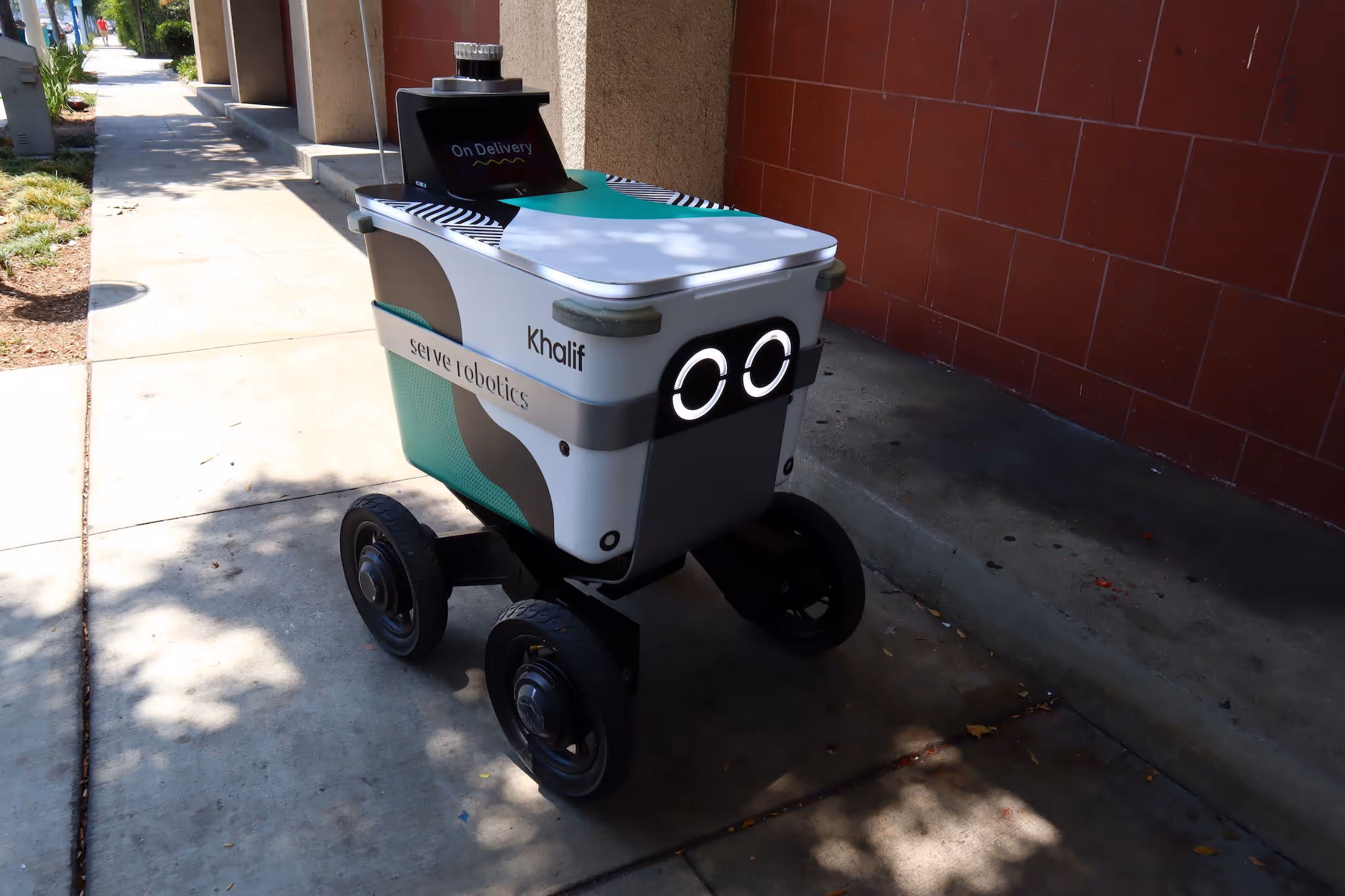 'Useless f*ckin clankers': Vancouverites share concerns over robot delivery pilot program