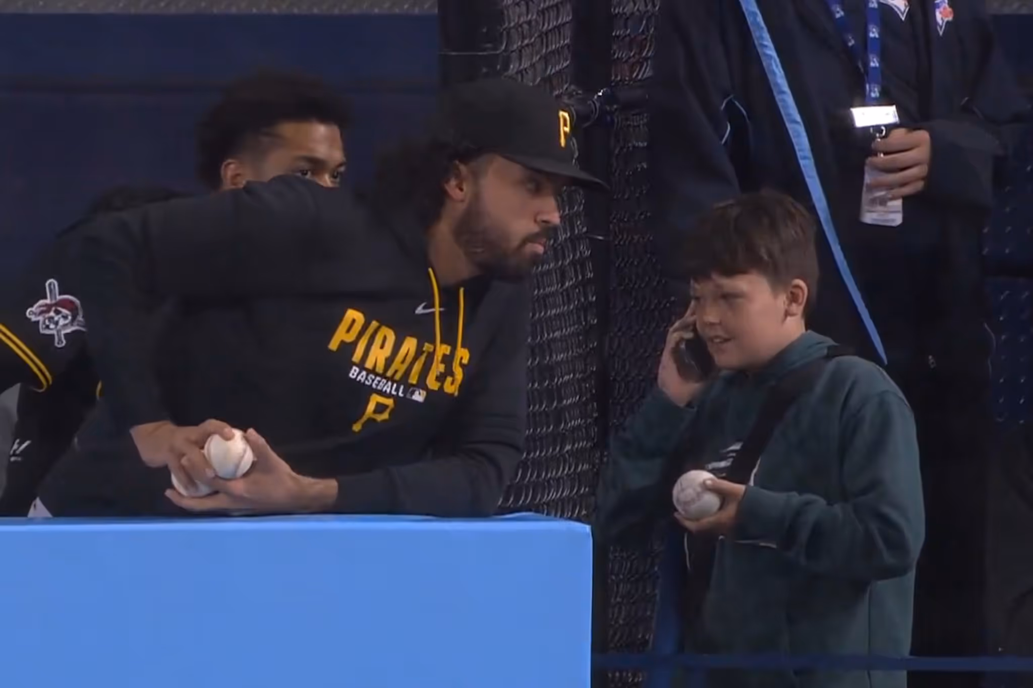 Negotiating kid steals the show at Toronto Blue Jays game