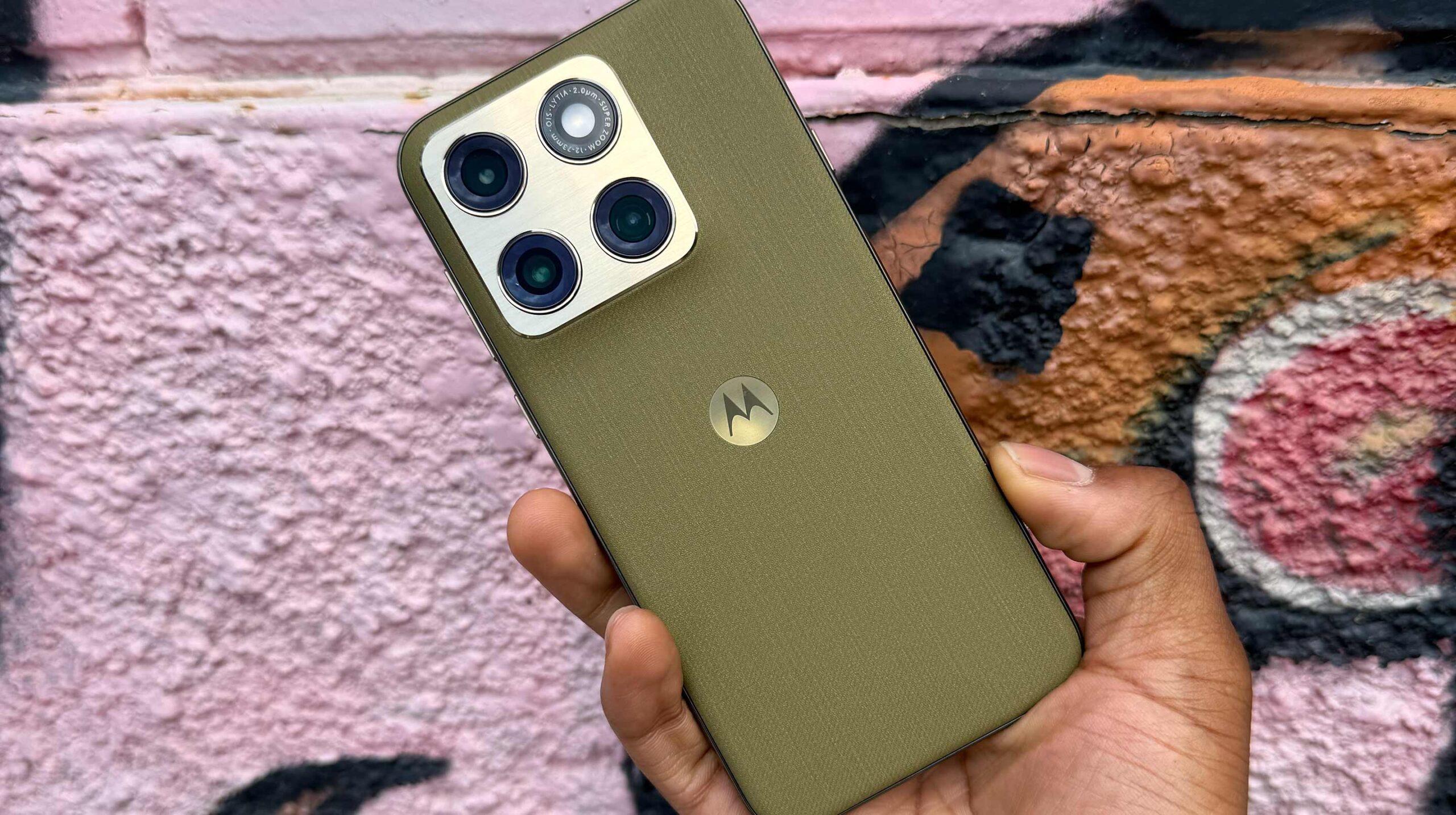 Mid-tier Motorola Edge 2026 now available in Canada