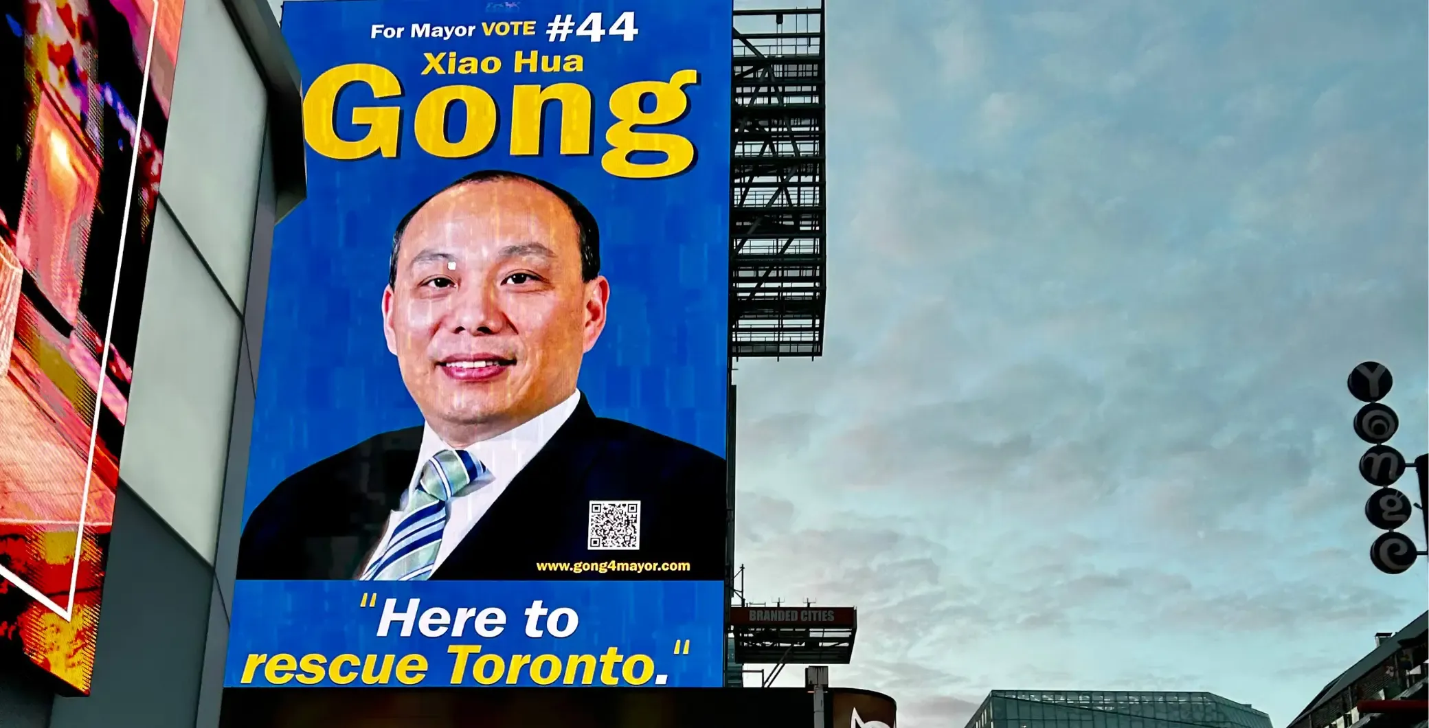 ‘The Gong Show is back,’ Edward Gong is officially running for Toronto mayor again, and the signs are everywhere