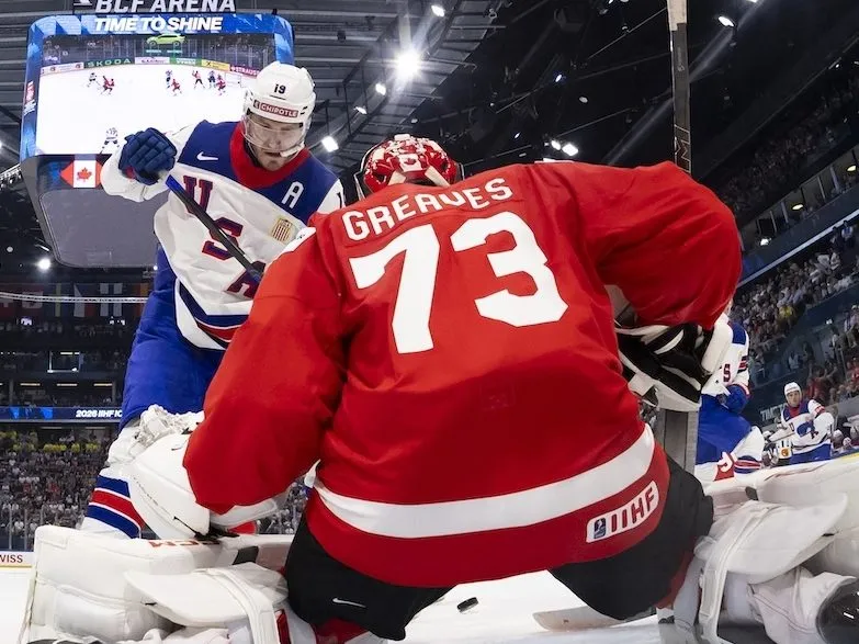Greaves shines in shutout win, Canada eliminates U.S. at hockey worlds