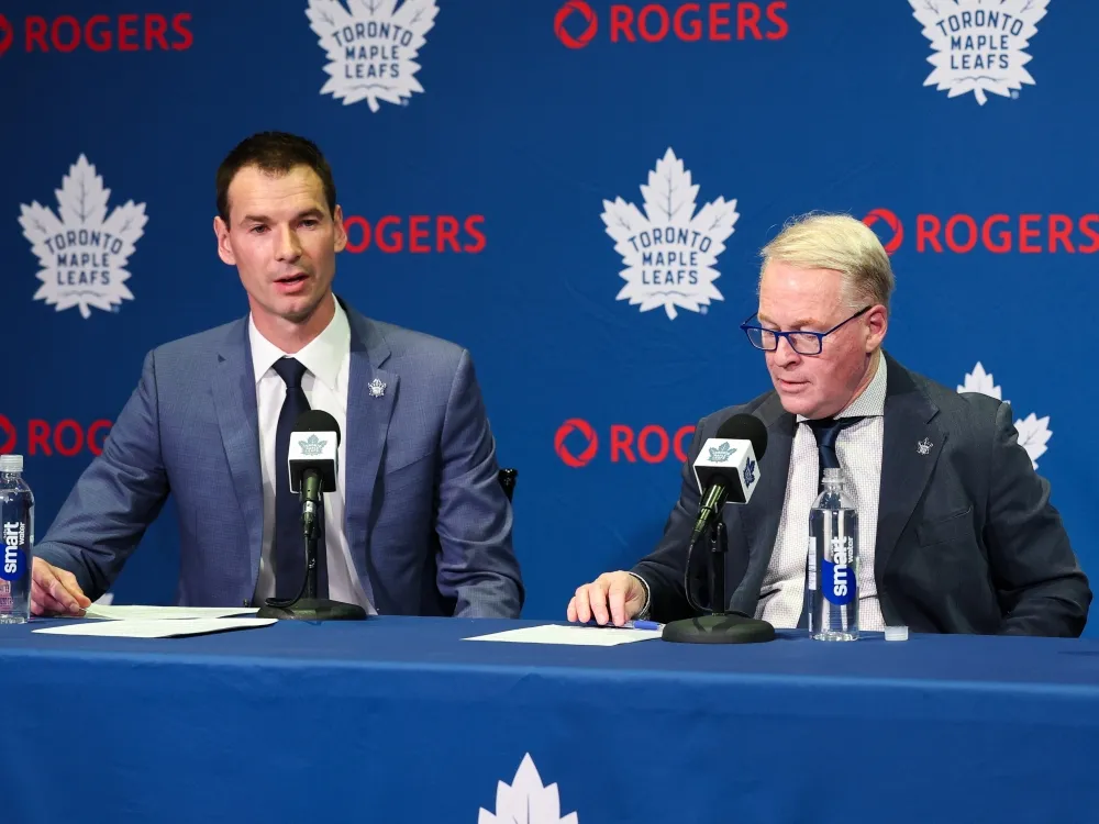 Internet reacts to Steve Simmons' viral moment at Leafs press conference for new GM John Chayka