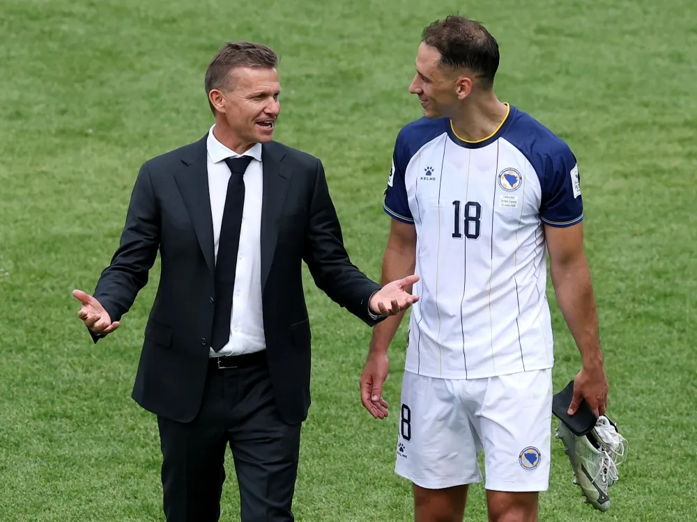 Jesse Marsch slammed by U.S. soccer great Clint Dempsey for singing Canadian national anthem