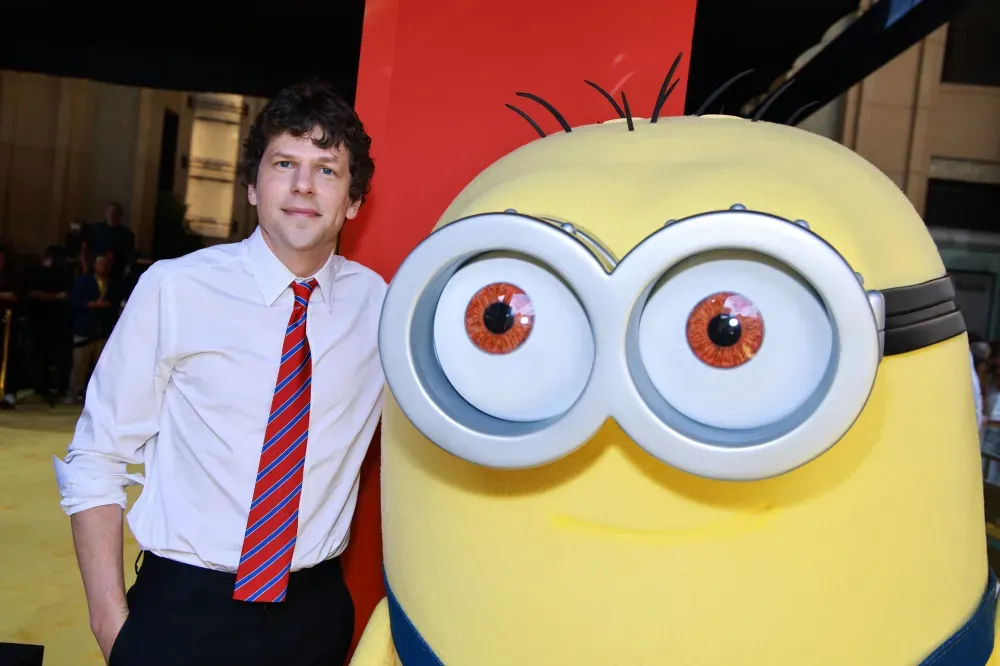 Watch ‘Minions & Monsters’ Stars Jesse Eisenberg, Jeff Bridges and Zoey Deutch Speak Minionese