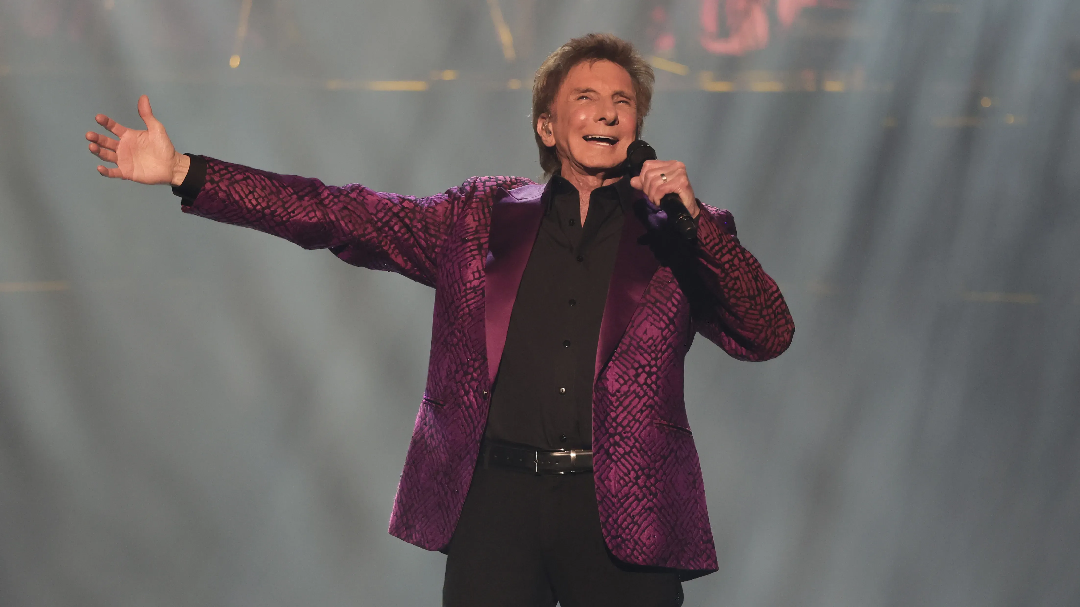 Barry Manilow Postpones Las Vegas Dates, But Says He’s Making ‘Great Progress’ in Cancer Recovery
