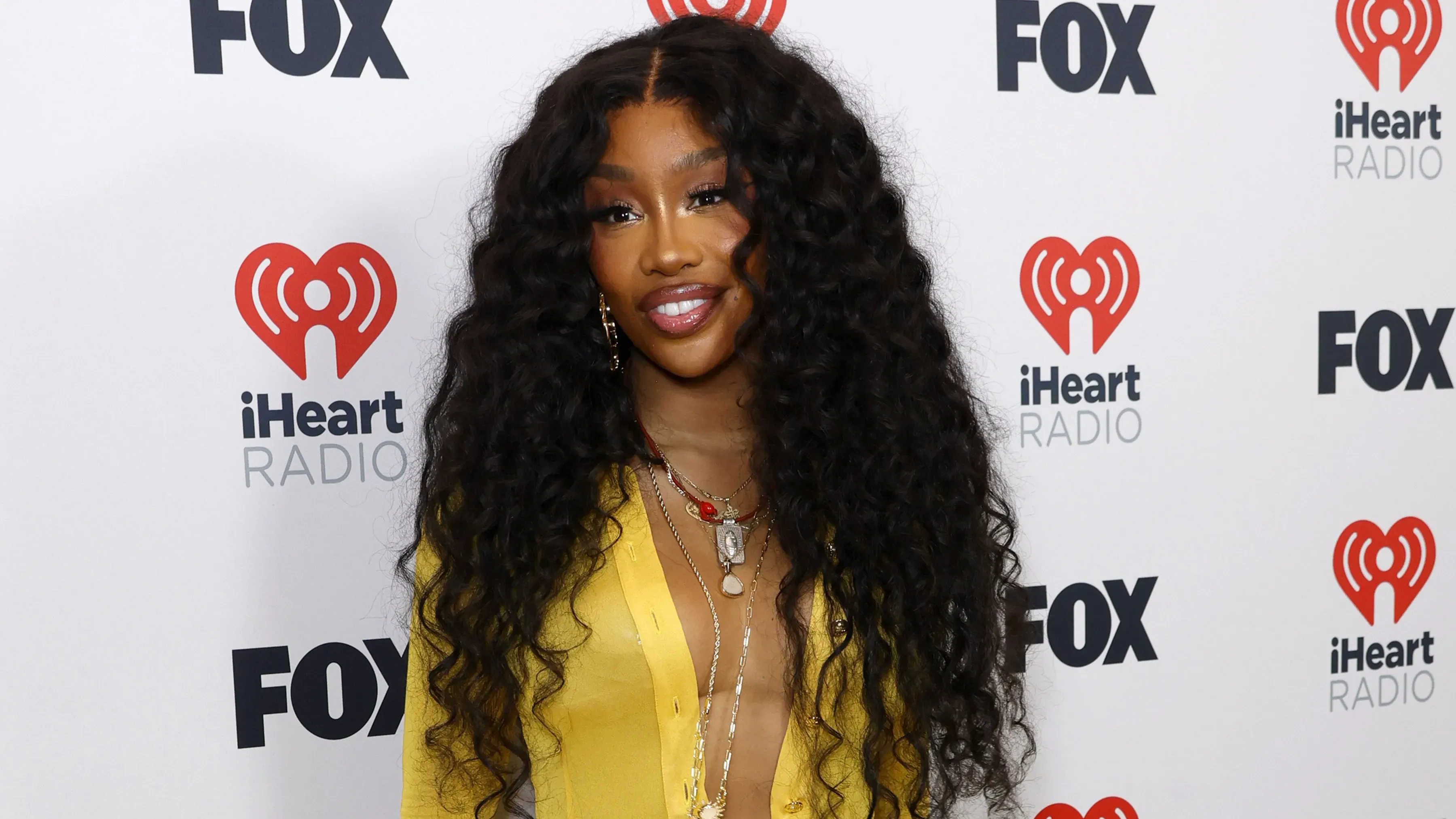 SZA Slams ‘Disgusting‘ Musicians Using AI, Says Platforms Like Suno Train on the ‘Best and Brightest Black Minds of Wr…