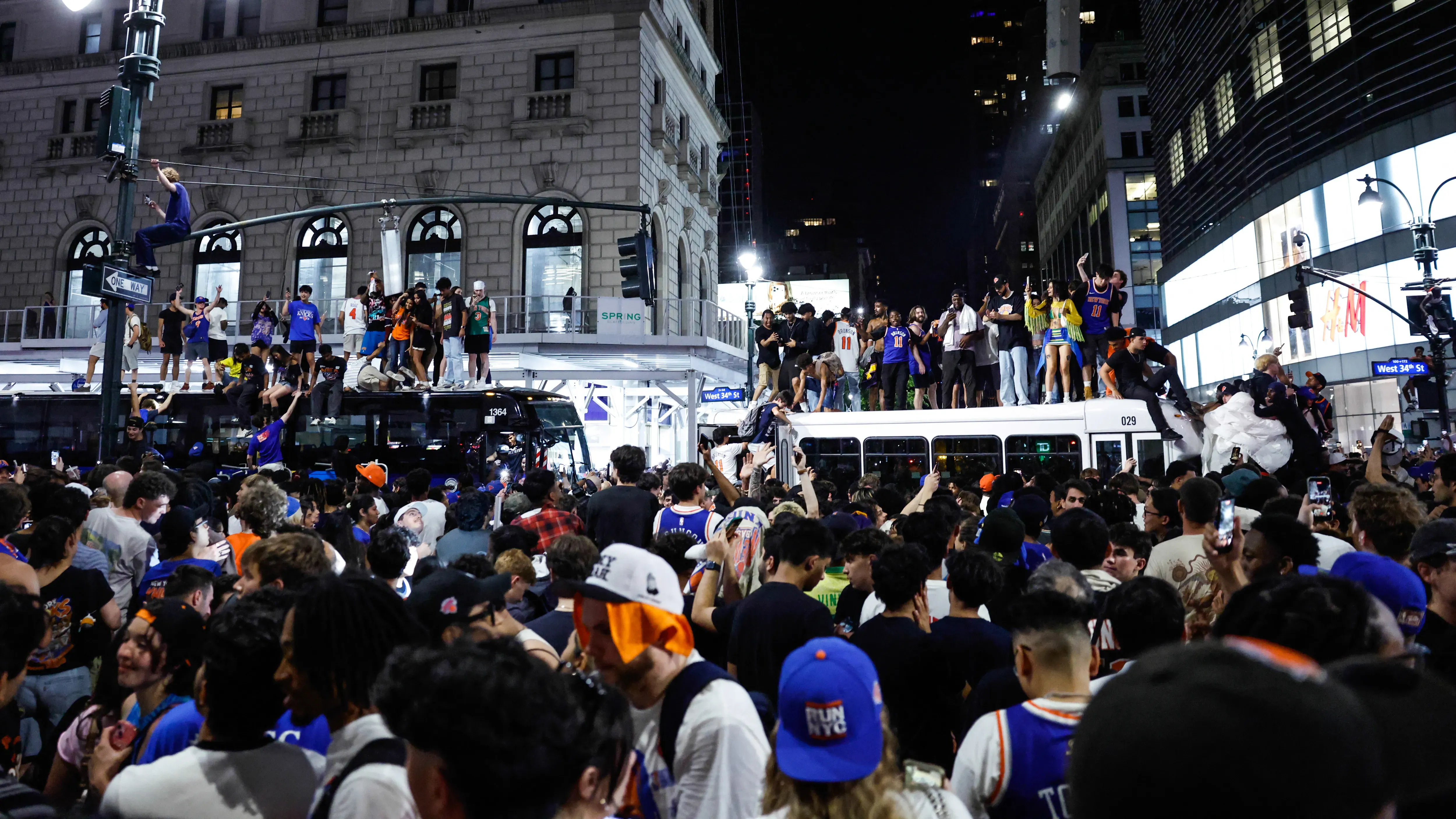 An NYPD Officer Said I Could Climb A Street Sign After The Knicks Won The NBA Finals: ‘This Is Your Chance’