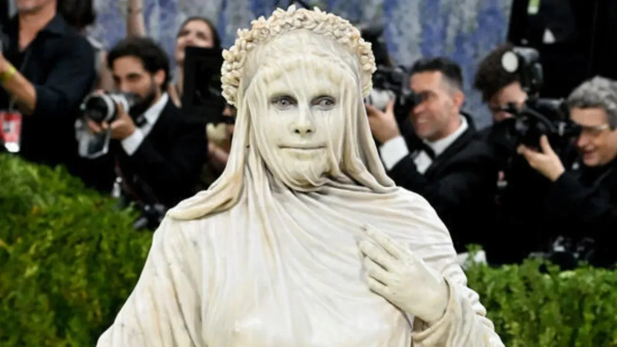 Heidi Klum Shocks at 2026 Met Gala With Custom Made ‘Living Sculpture’ Ensemble