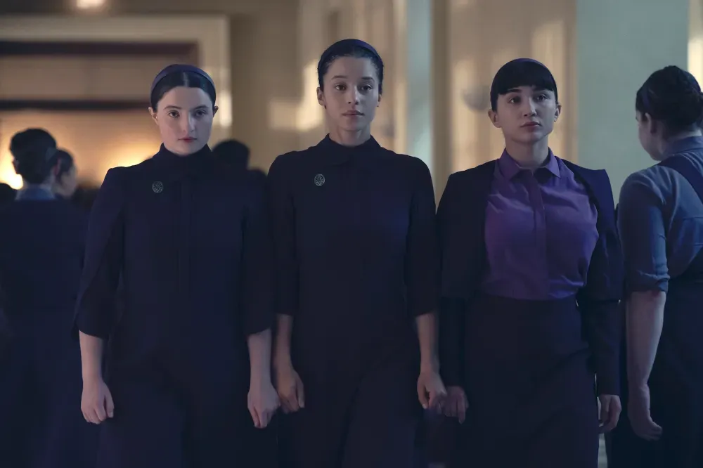 ‘The Testaments’ Finale: Elisabeth Moss, Creator on Agnes’ Huge Twist, Daisy Parentage Theories and What’s Planned for…