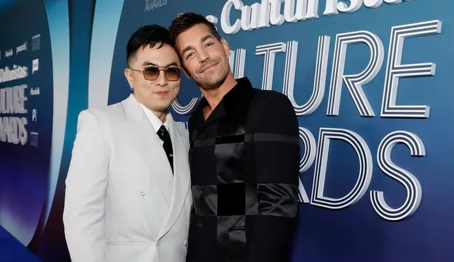 Las Culturistas Culture Awards Recap: Rachel Zegler Covers ‘Fame Is a Gun,’ Lisa Kudrow Takes the Stage and All the Be…