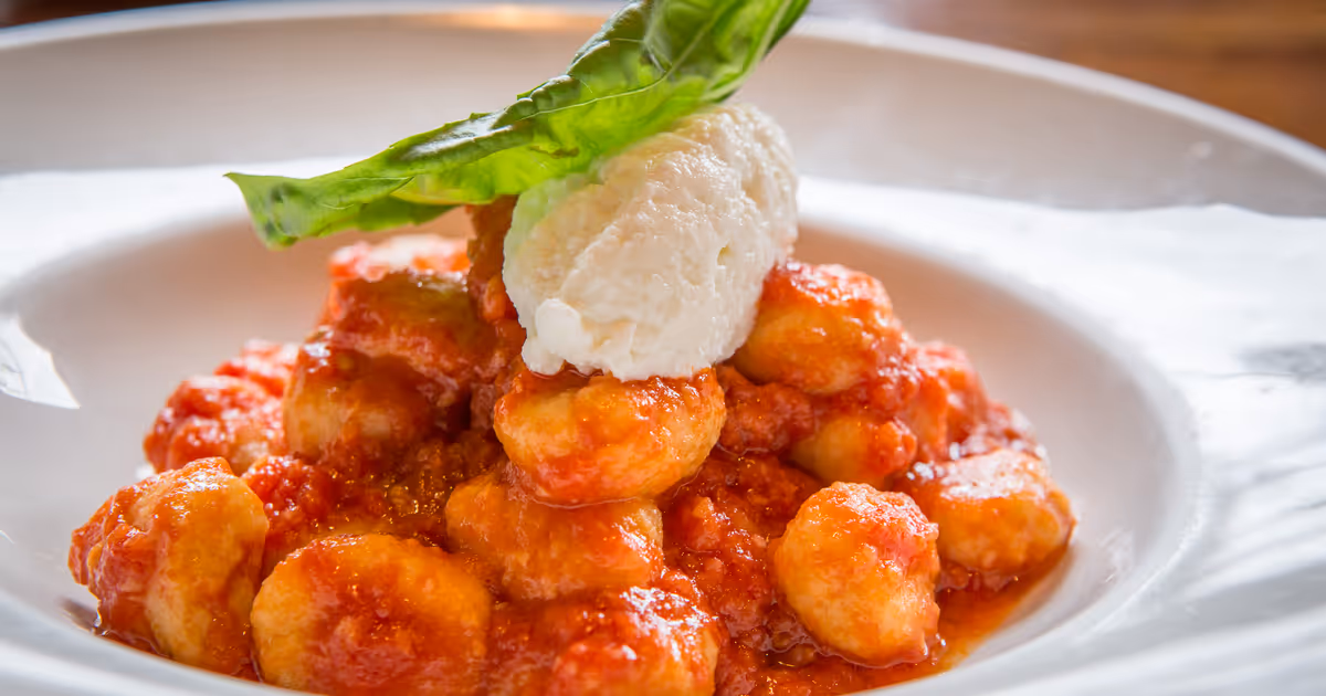 People can't get over how cheap this bill from a fancy Toronto restaurant was in 2012