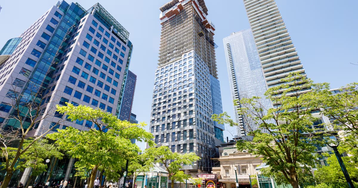 Shimmering new skyscraper is taking over the Toronto skyline