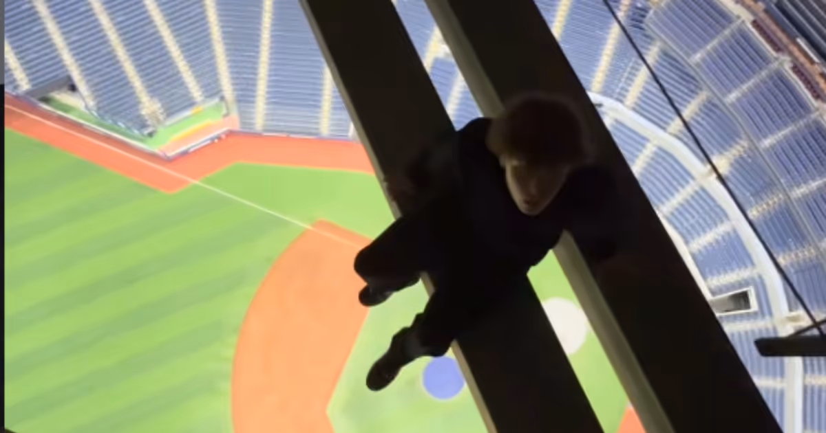 Toronto Blue Jays looking into viral video of reckless Rogers Centre thrill-seekers