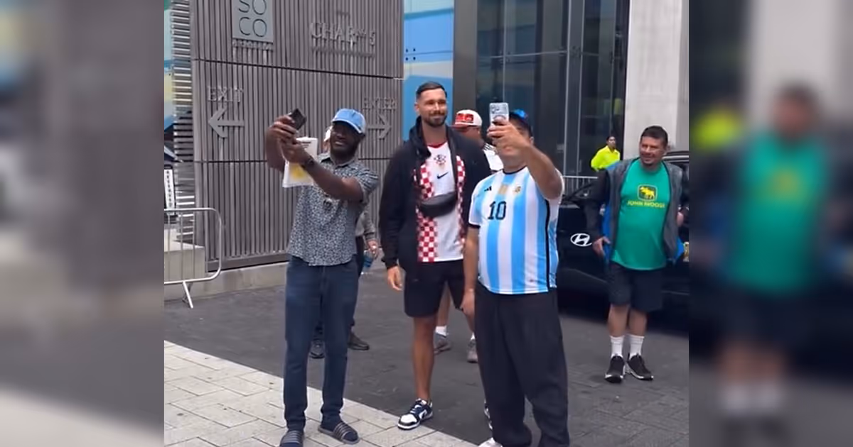 Random guy dupes Toronto FIFA World Cup fans who wanted photo with player