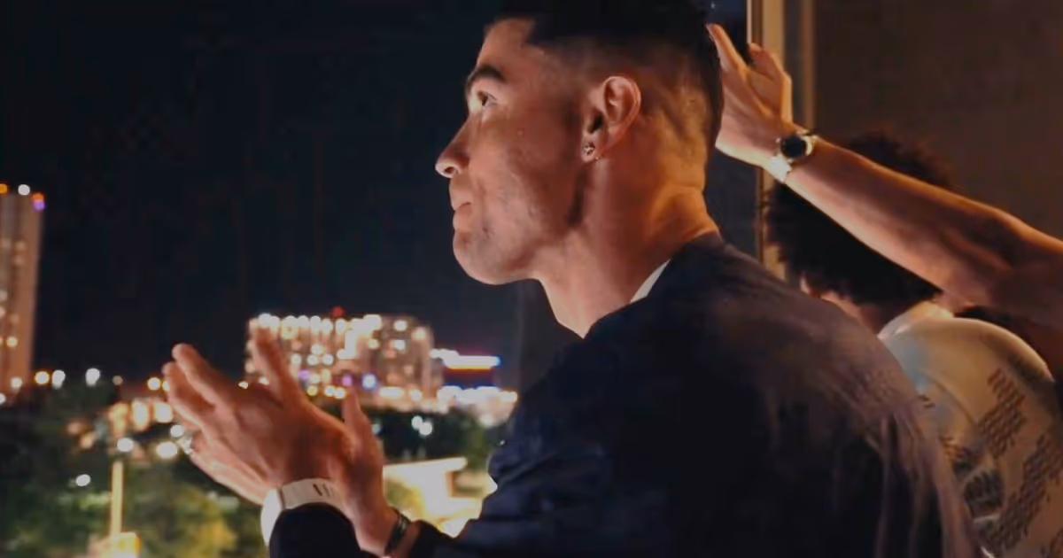Ronaldo celebrates with Portugal fans from balcony of Toronto hotel