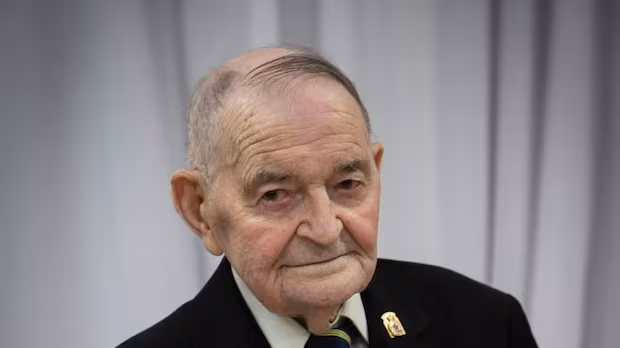 Johnny Pauls, a WW II veteran from N.L., has died. He was 102