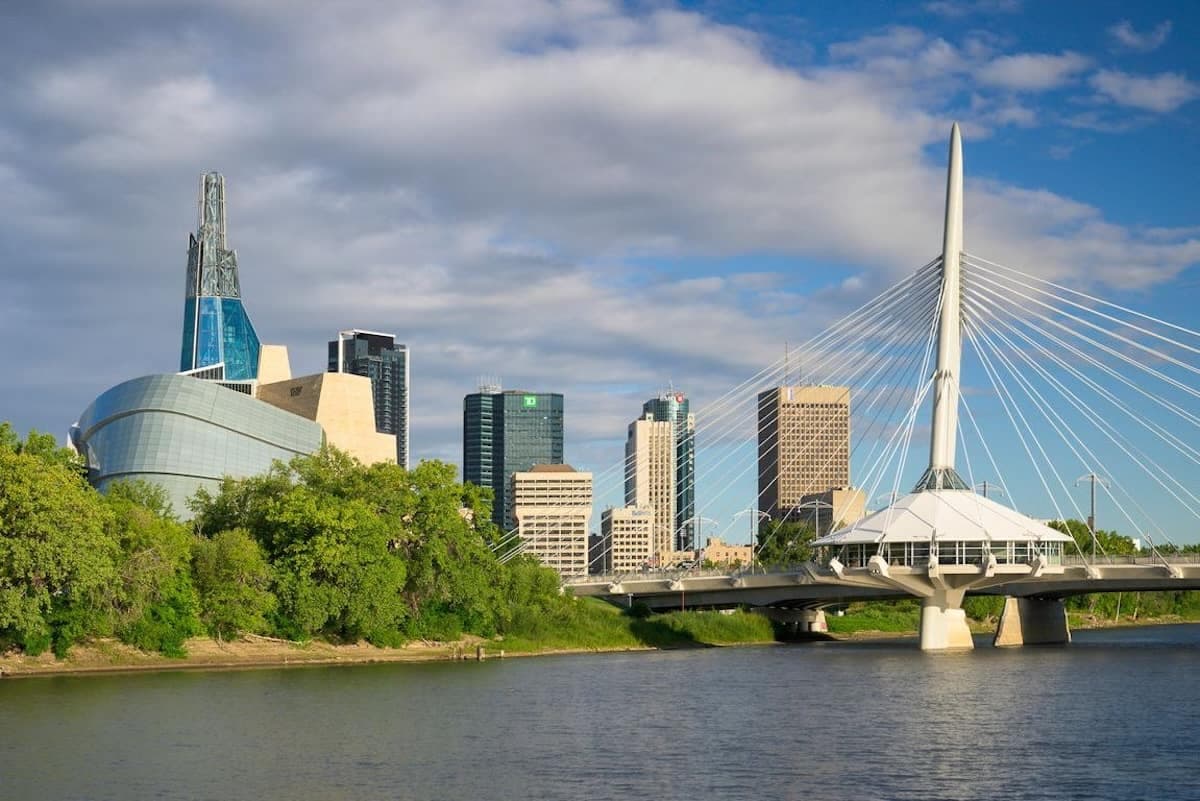 Manitoba holds largest selection round of the year, inviting over 900 provincial nominee candidates
