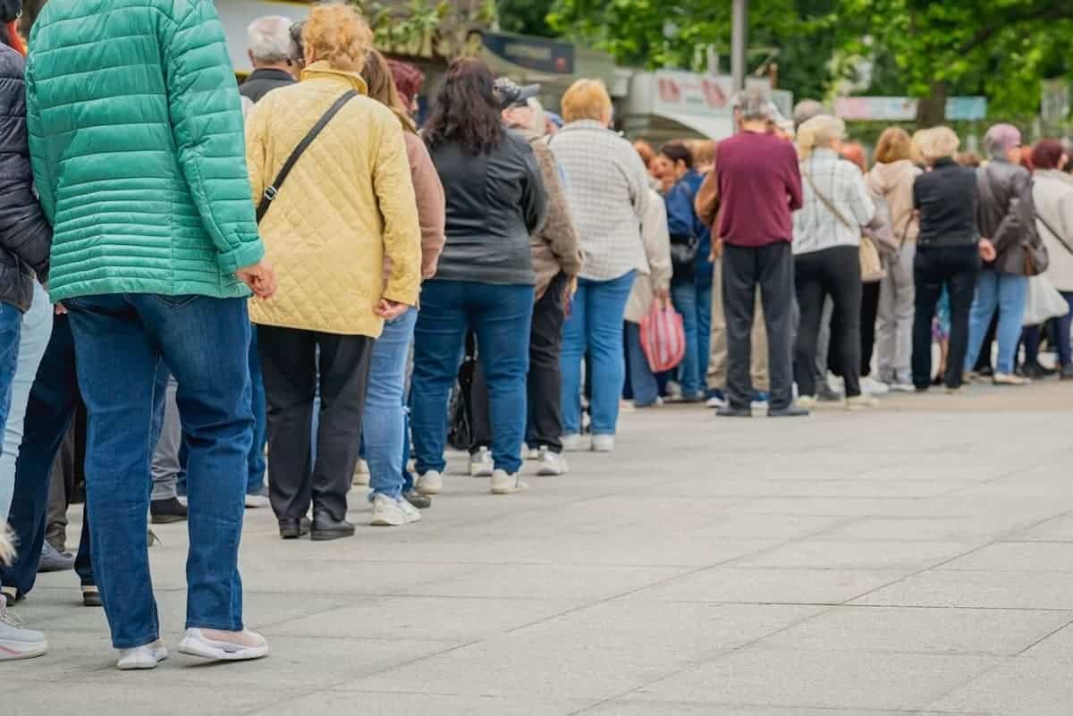 Processing times climb for Express Entry, PNP applicants