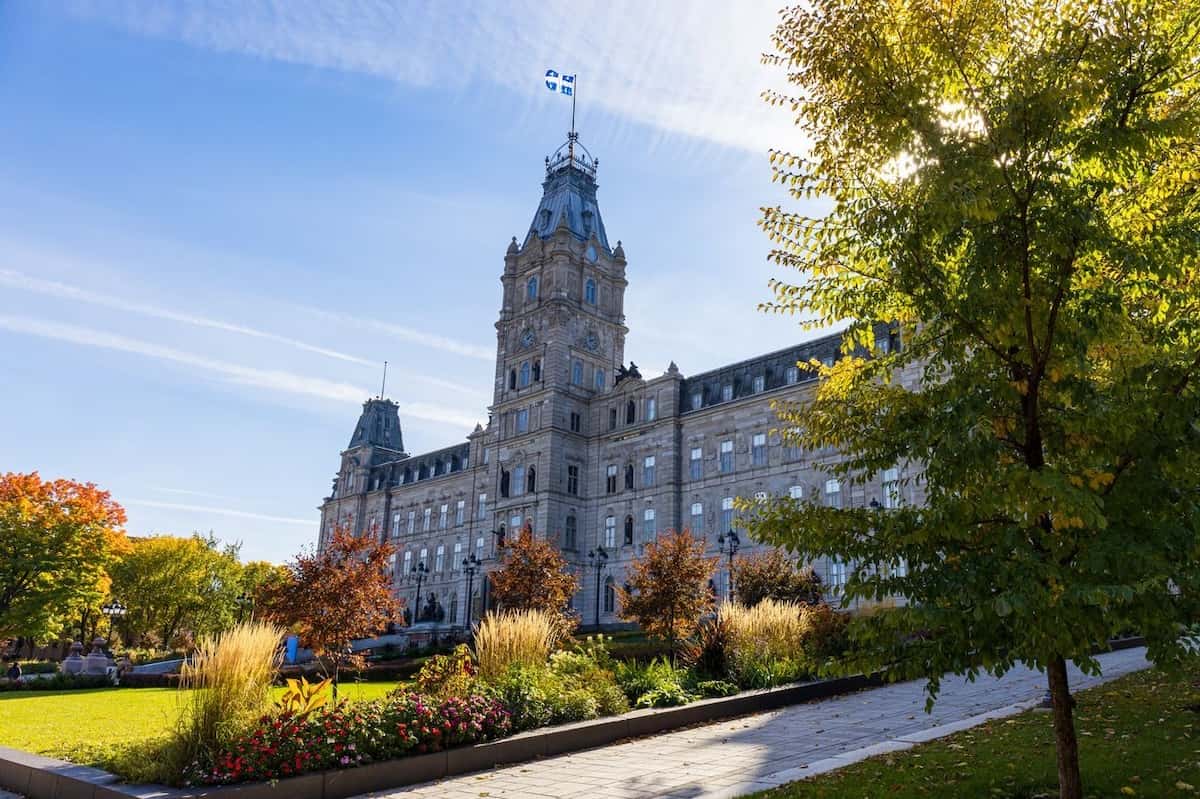 BREAKING: Quebec extends special work permits to spouses of applicants for permanent selection