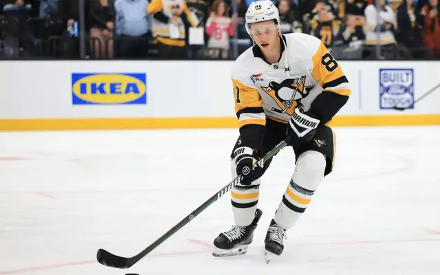 Former Calgary Hitmen player Ben Kindel suffers medical episode on Penguins flight