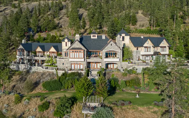 Stunning Canadian chalet costs nearly $14,000 a night — here's a look inside