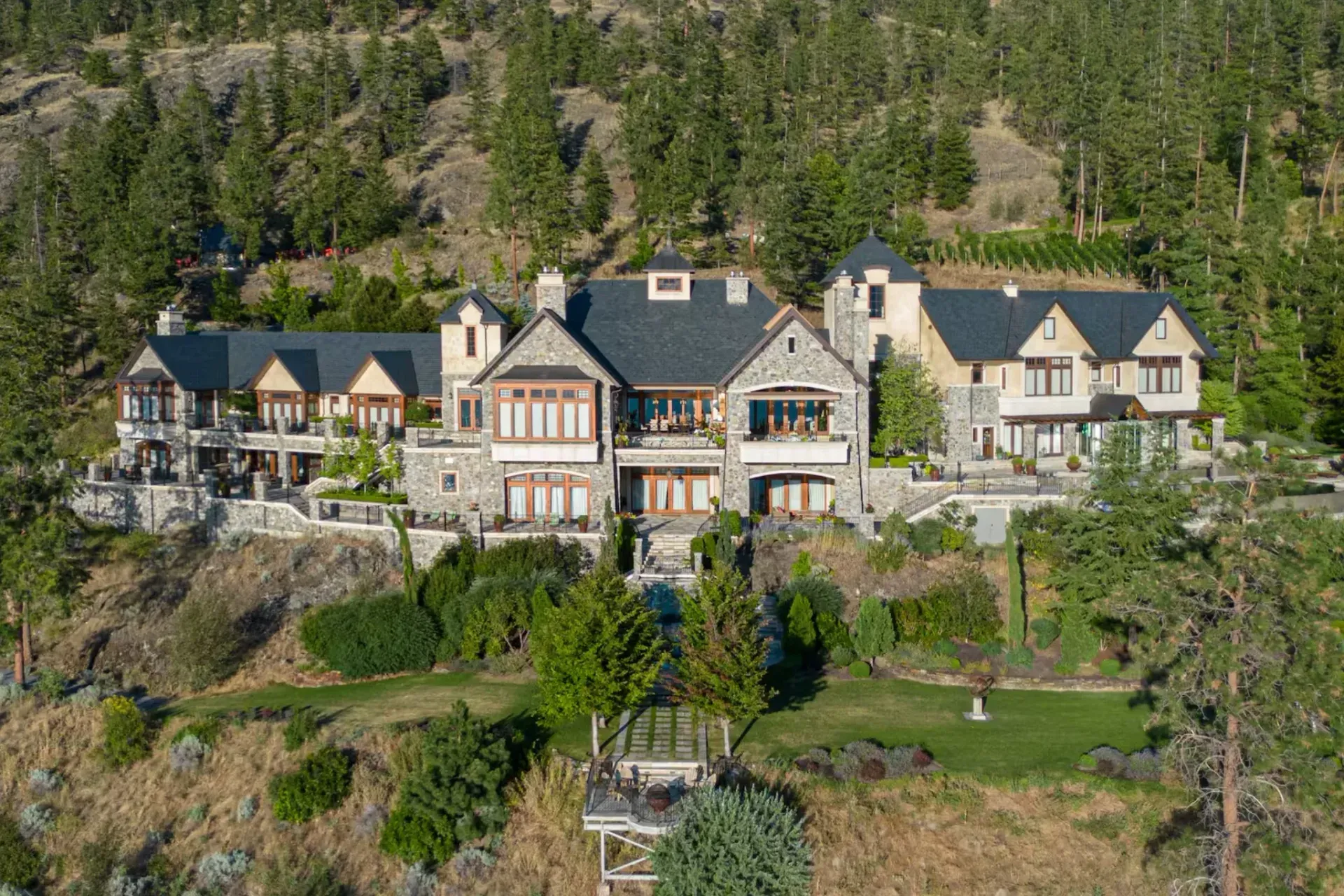 Stunning Canadian chalet costs nearly $14,000 a night — here's a look inside