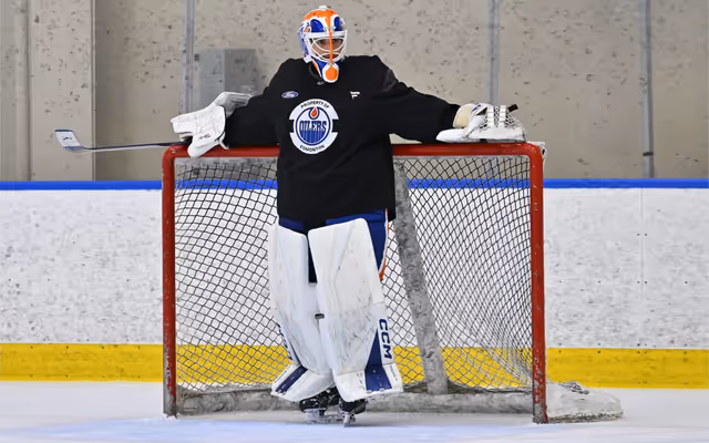 Devon Levi's new mask pays homage to an Edmonton Oilers legend