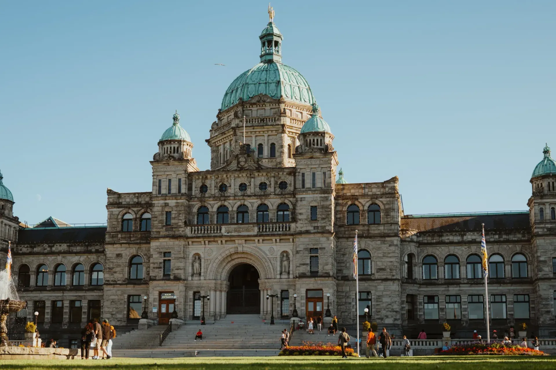 Conservatives knock knock knockin' on a majority government's door in B.C.