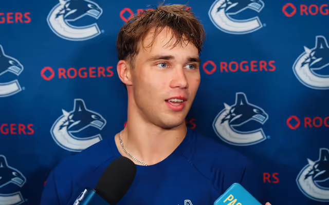 Caleb Malhotra praises fellow Canucks prospect Adam Novotný