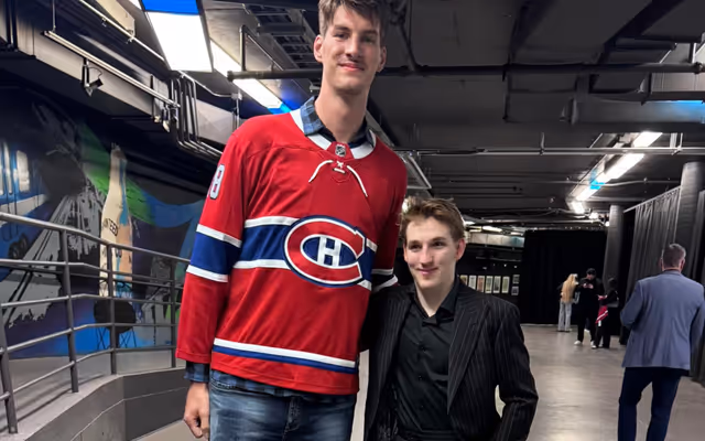 Montreal Canadiens player looks like little boy next to Canadian basketball giant