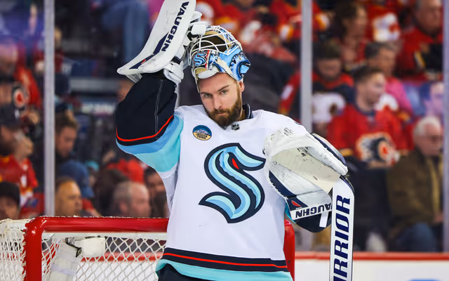 Vancouver Canucks sign veteran goalie Chris Driedger to a PTO