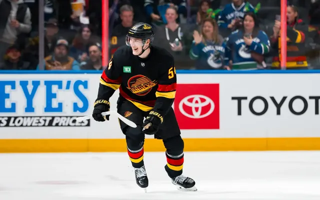 Canucks trade Räty to Maple Leafs for two players
