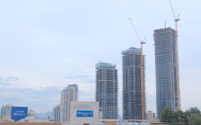 Concord Pacific tower in Metrotown now weeks away from becoming Metro Vancouver's tallest building