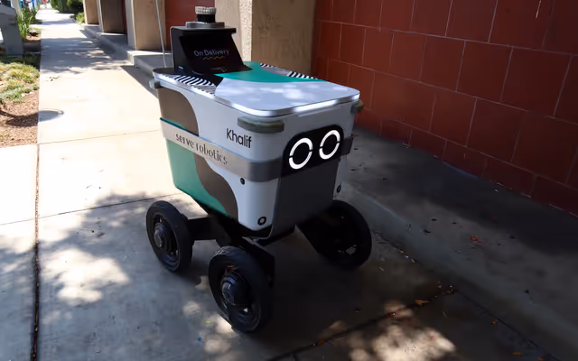 'Useless f*ckin clankers': Vancouverites share concerns over robot delivery pilot program