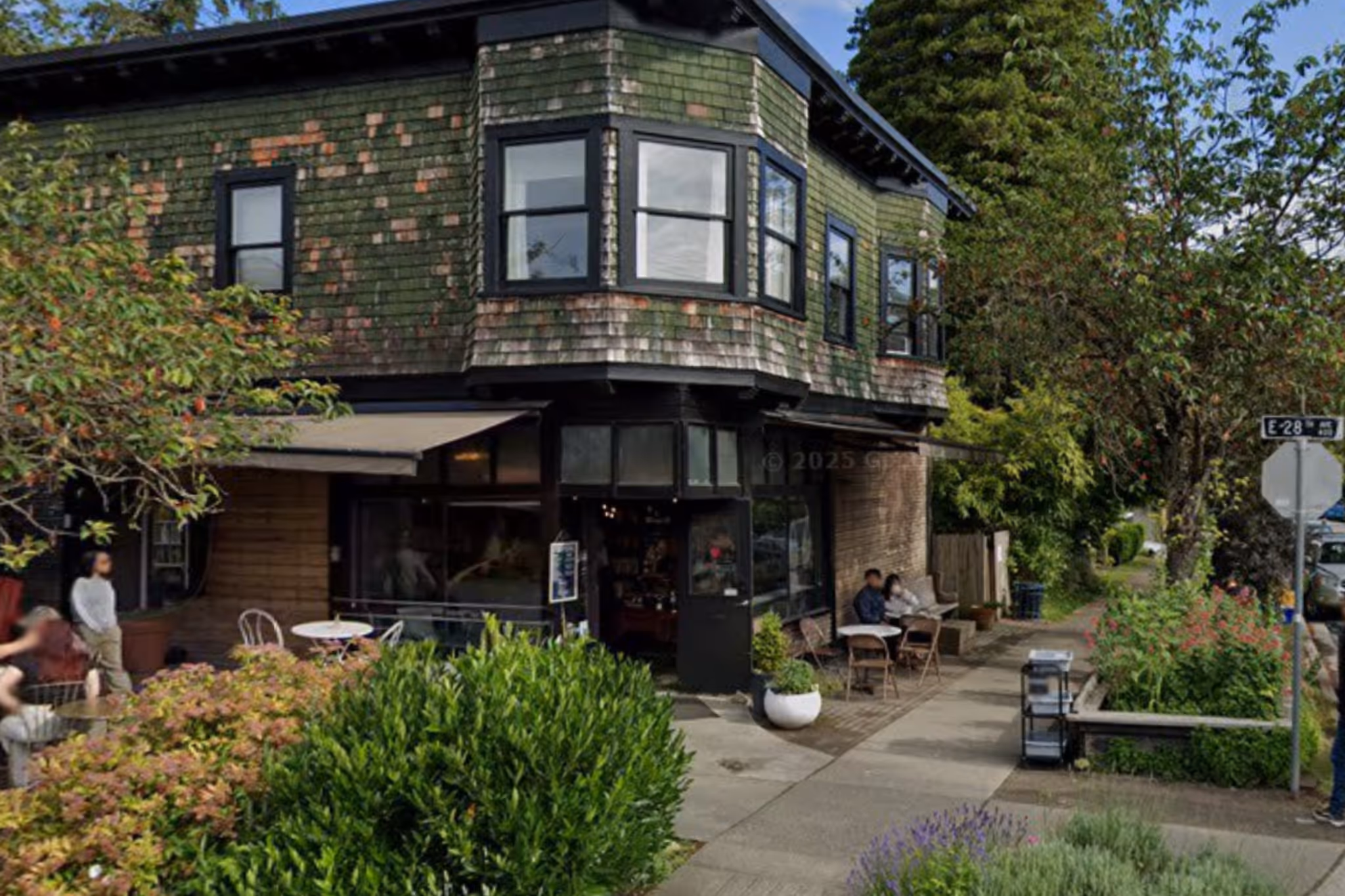 BYOT: East Vancouver corner café responds after table is stolen