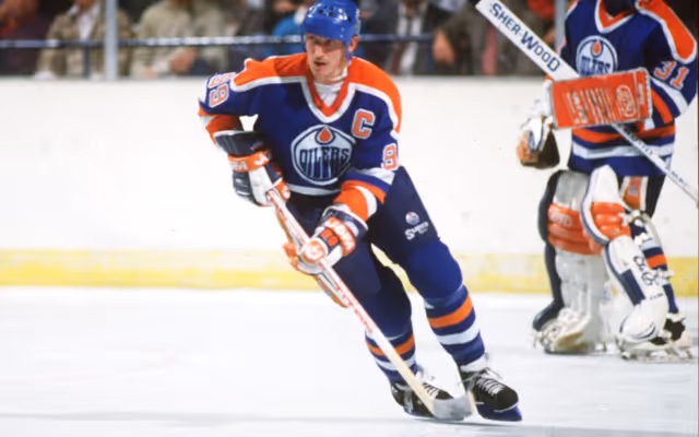 One of Gretzky's Edmonton Oilers jerseys just sold for record-breaking amount