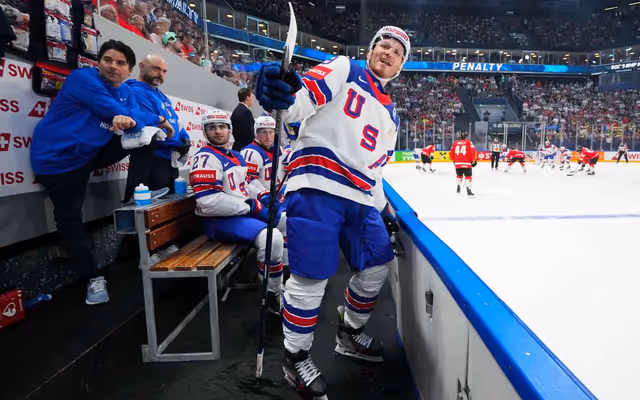 Referee calls out Matthew Tkachuk for diving in hilarious viral video