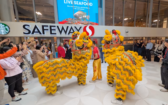 'A Safeway unlike any other': Inside Oakridge Park's newly opened 50,000+ sq. ft. flagship grocery store