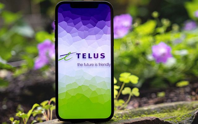 Telus to replace connection fee with mandatory $15 SIM charge