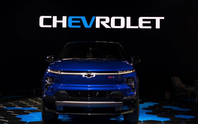 GM will soon allow its EVs to easily use more public chargers